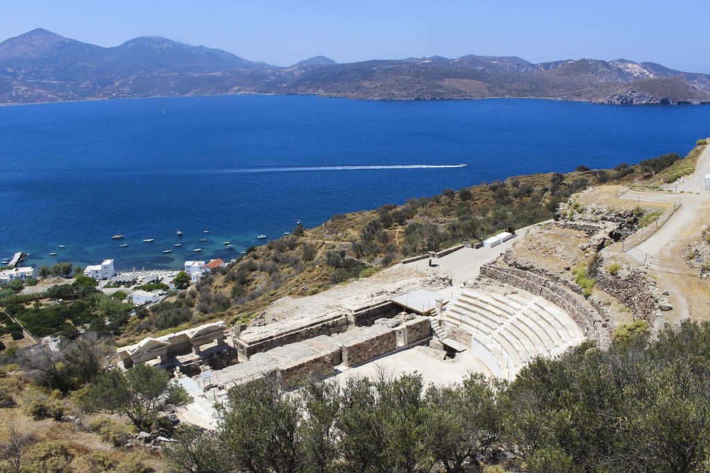 ampitheatre milos plaka