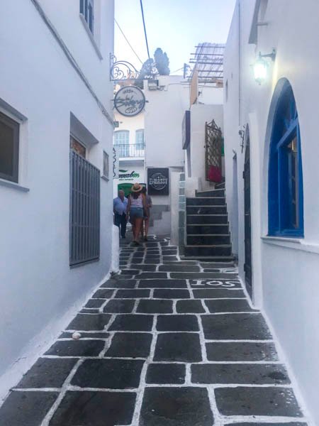 street in chora ios